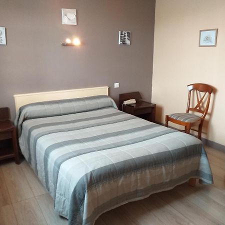 Hotel Le Lion D'Or Salbris Dış mekan fotoğraf
