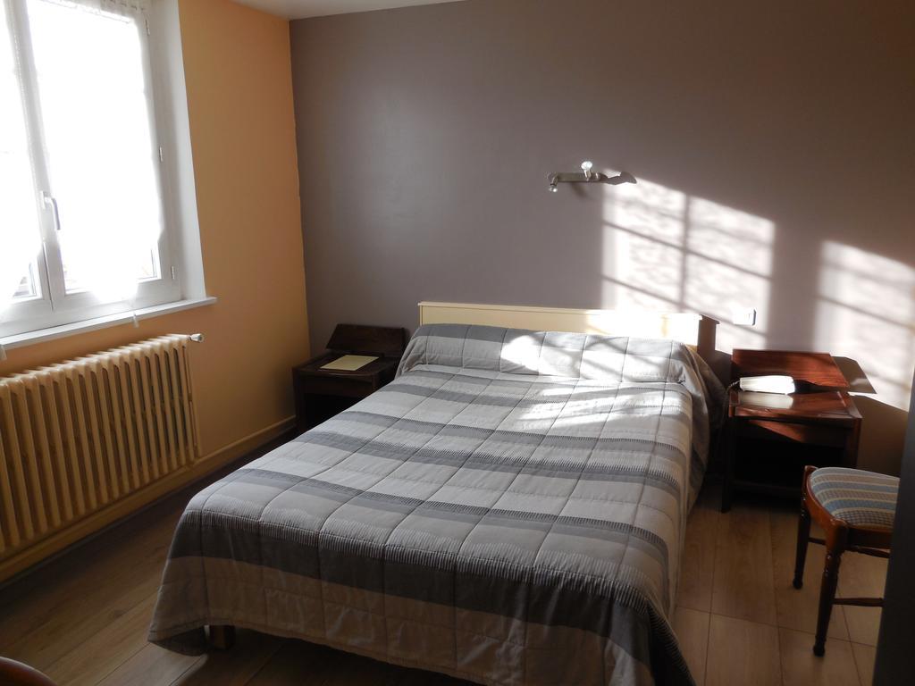 Hotel Le Lion D'Or Salbris Dış mekan fotoğraf