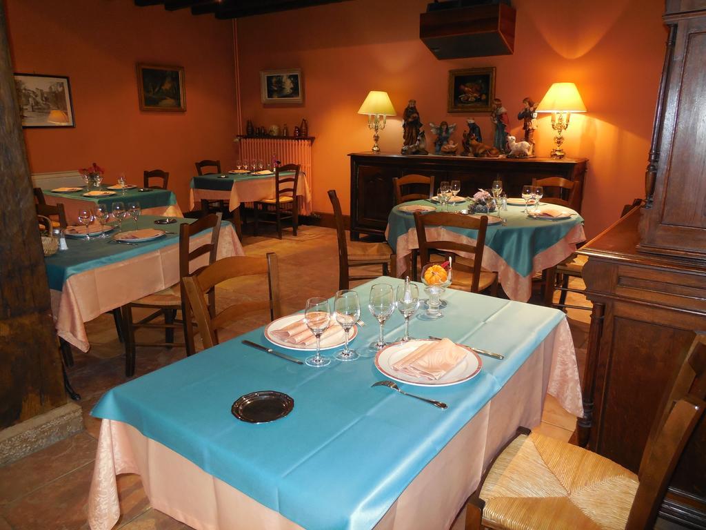Hotel Le Lion D'Or Salbris Dış mekan fotoğraf