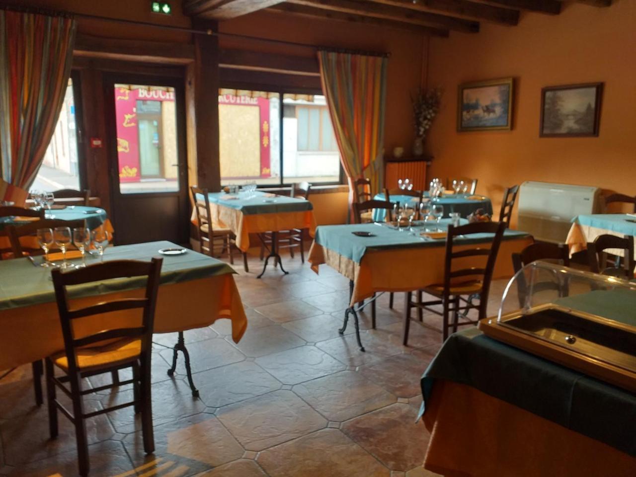 Hotel Le Lion D'Or Salbris Dış mekan fotoğraf